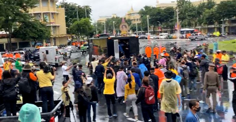 ม็อบ 14 ตุลา