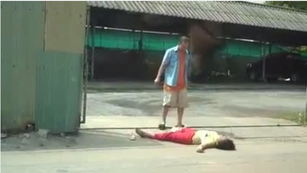 ผัวโหดเตะก้านคอเมีย