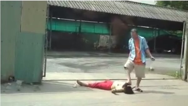 ผัวโหดเตะก้านคอเมีย