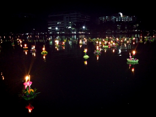 ลอยกระทง 2557