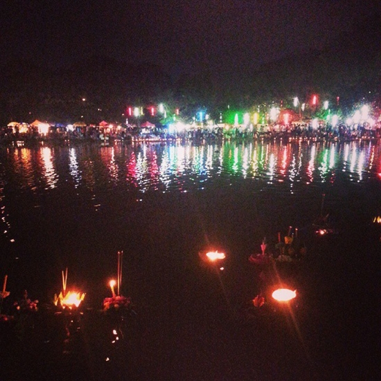 ลอยกระทง 2557