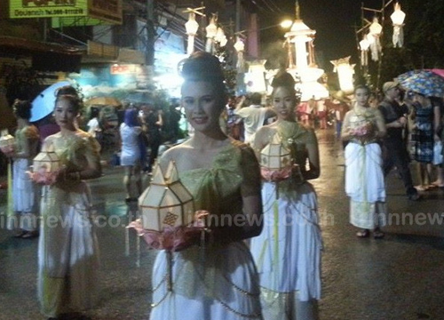 ลอยกระทง 2557