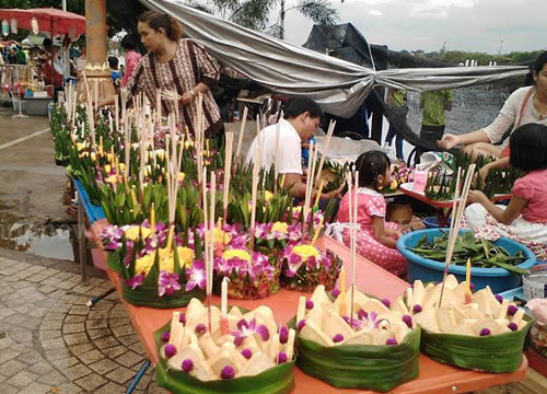 ลอยกระทง 2557