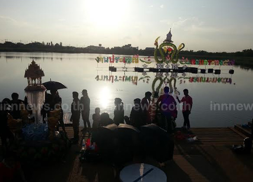 ลอยกระทง 2557