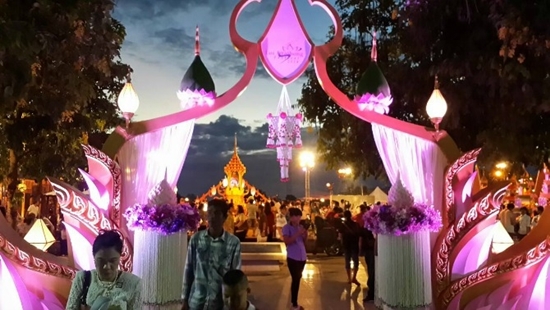 ลอยกระทง 2557