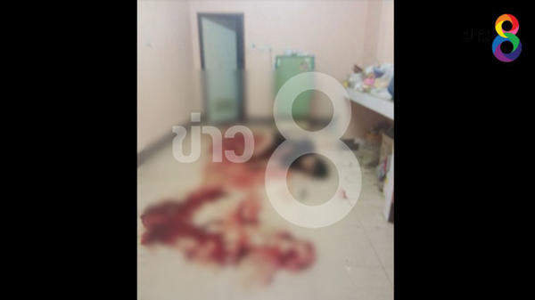 หนุ่มป่วยโรคซึมเศร้า กราบเท้าแม่ครั้งสุดท้าย ก่อนปาดคอ-กรีดข้อมือดับ