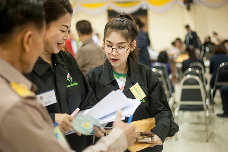 พลอยไพลิน รัตนสเถียร