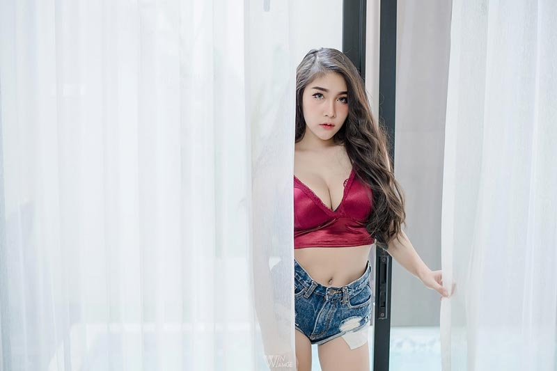 พลอยไพลิน รัตนสเถียร