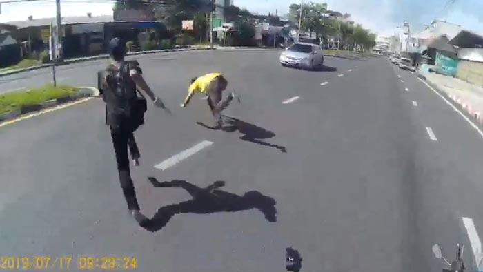 โจ๋เมายาซิ่งมอเตอร์ไซค์หนีตำรวจ