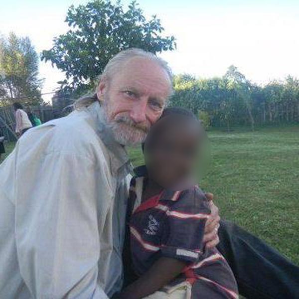 ข่มขืนเด็กกำพร้า