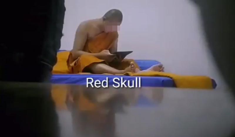 เจ้าอาวาสดัง มั่วเด็กหนุ่มในห้อง