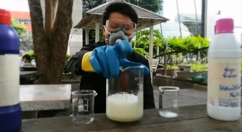 ไฮเตอร์ผสมน้ำยาล้างห้องน้ำ