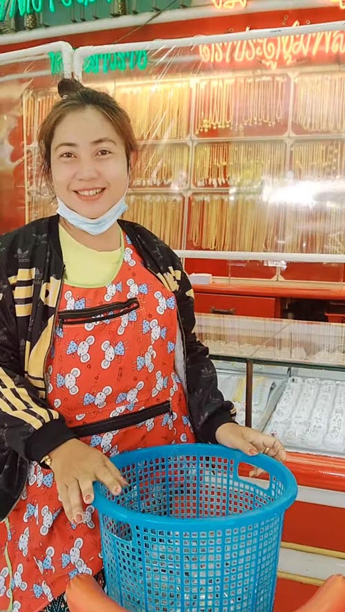 แม่ค้าหอบเหรียญซื้อทอง