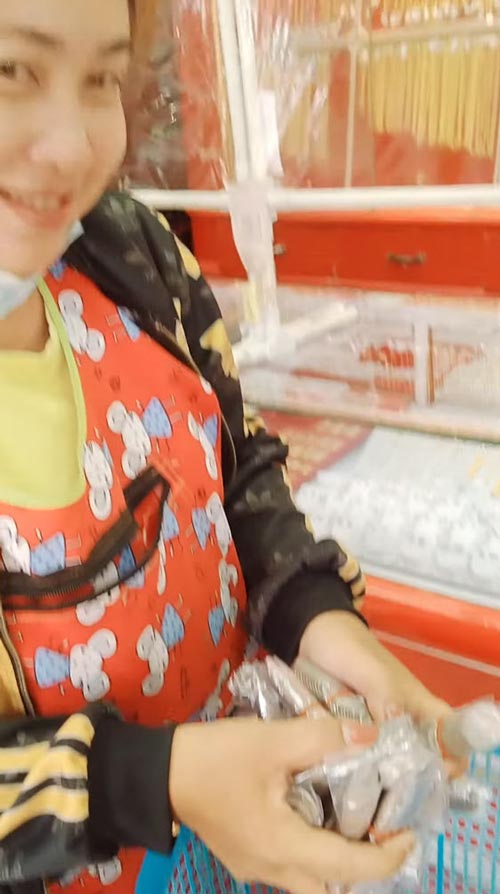 แม่ค้าหอบเหรียญซื้อทอง
