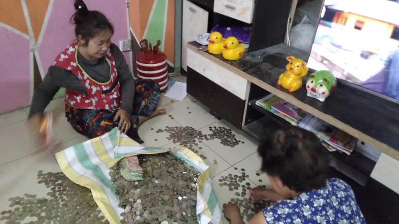 แม่ค้าหอบเหรียญซื้อทอง