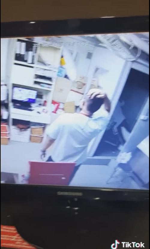 หนุ่มเซเว่นเตะ ตูน บอดี้สแลม