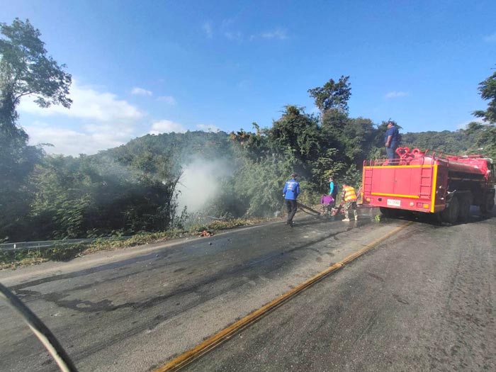 รถชนไฟลุกท่วมคัน