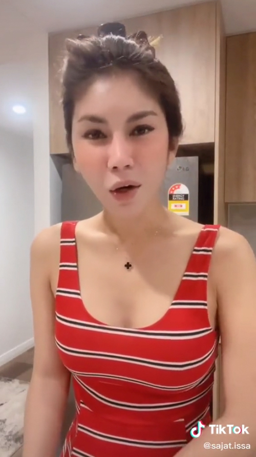 นูร ซาญัต ไฮโซสาวประเภทสอง