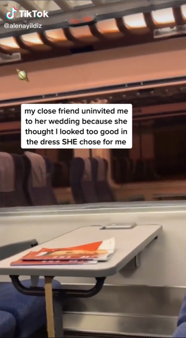 เจ้าสาวเลือกชุดใส่ไปงานแต่งให้เพื่อน