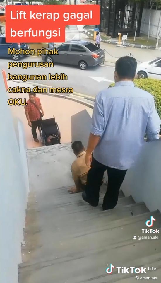 คนพิการ ใช้มือลงบันได