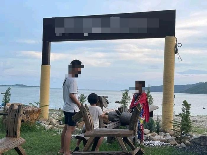 ชิงช้าล้มทับเด็ก