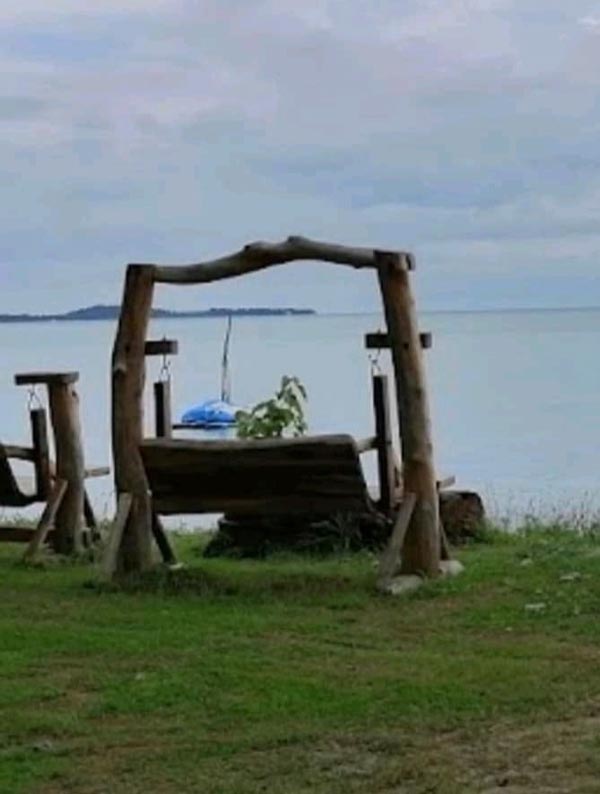 ชิงช้าล้มทับเด็ก