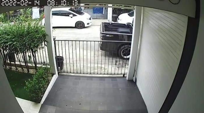 เพื่อนบ้านจอดรถขวางหน้าบ้าน