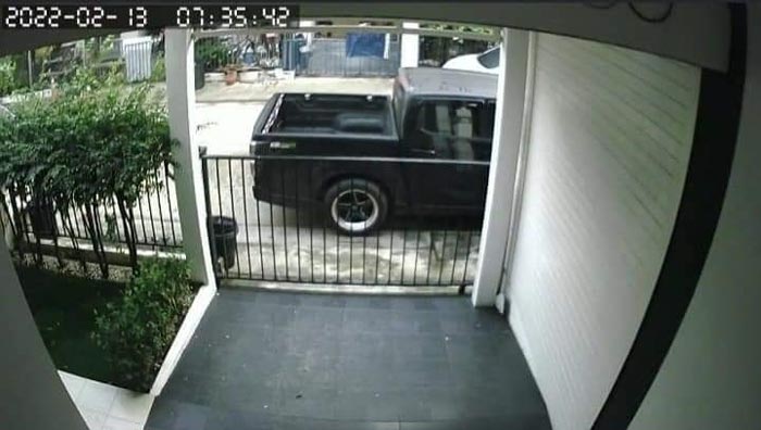 เพื่อนบ้านจอดรถขวางหน้าบ้าน