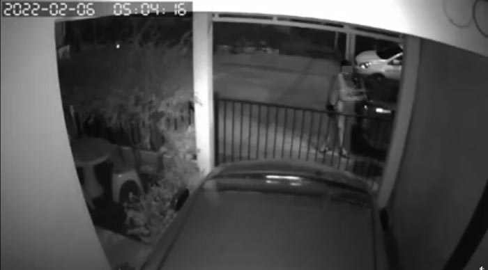 เพื่อนบ้านจอดรถขวางหน้าบ้าน