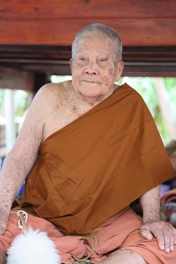 หลวงปู่แสง