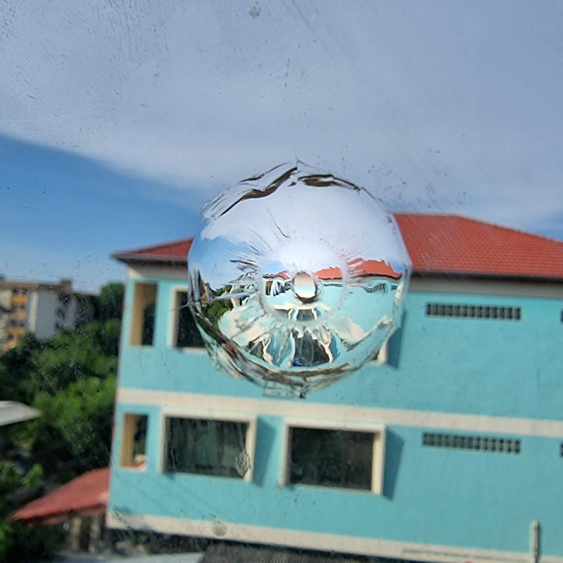 มือปริศนา ยิงกระจกบ้าน