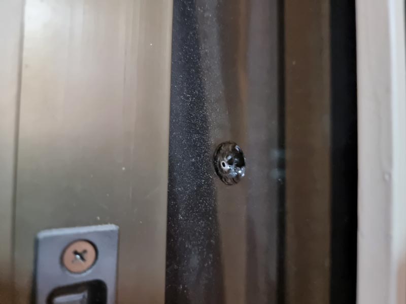 มือปริศนา ยิงกระจกบ้าน