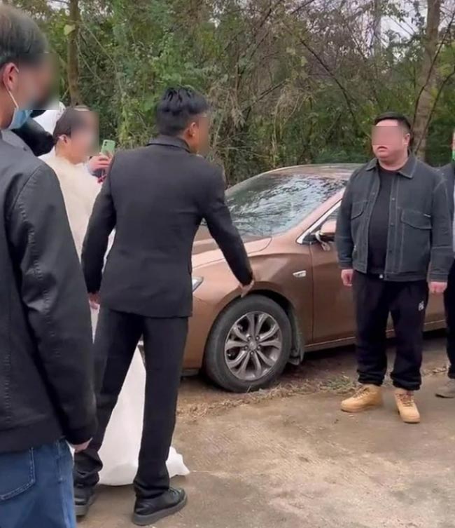 แฟนเก่าขวางงานแต่งงาน