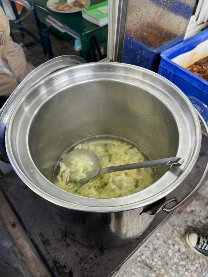 อาหารกลางวันโรงเรียน