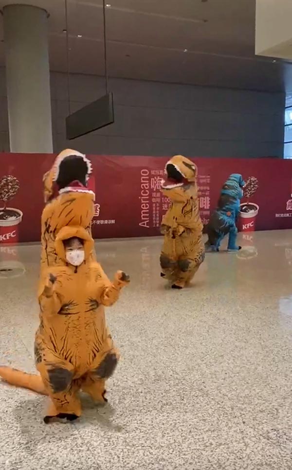 เซอร์ไพรส์ชุดไดโนเสาร์