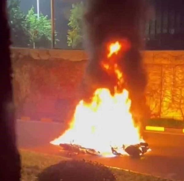 หนุ่มฮอตโซเชียล ซิ่งมอเตอร์ไซค์