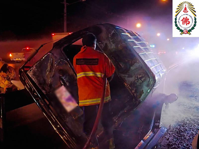 รถตู้ชน ไฟไหม้ท่วมคัน