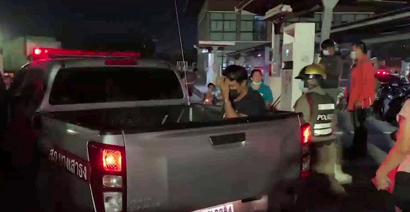 เตะหน้าคน