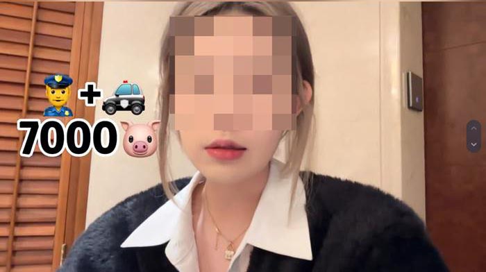 ตำรวจขับรถนำขบวนนักท่องเที่ยว