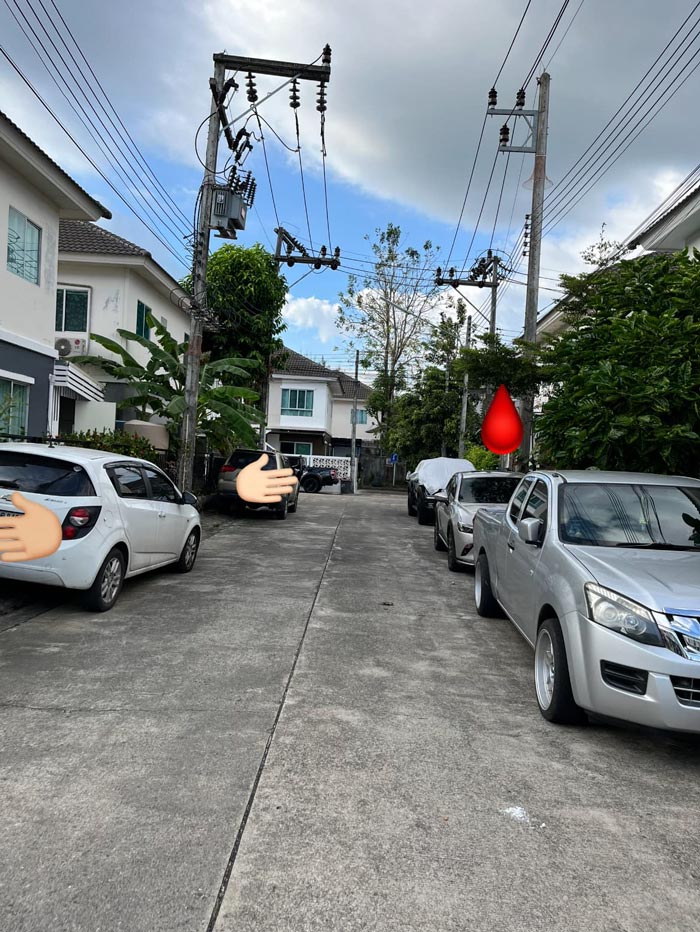 ปัญหาเพื่อนบ้าน แย่งที่จอดรถ