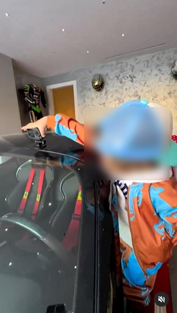 ลูกคนรวย ขับรถเฟอร์รารี่