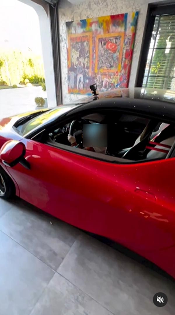 ลูกคนรวย ขับรถเฟอร์รารี่