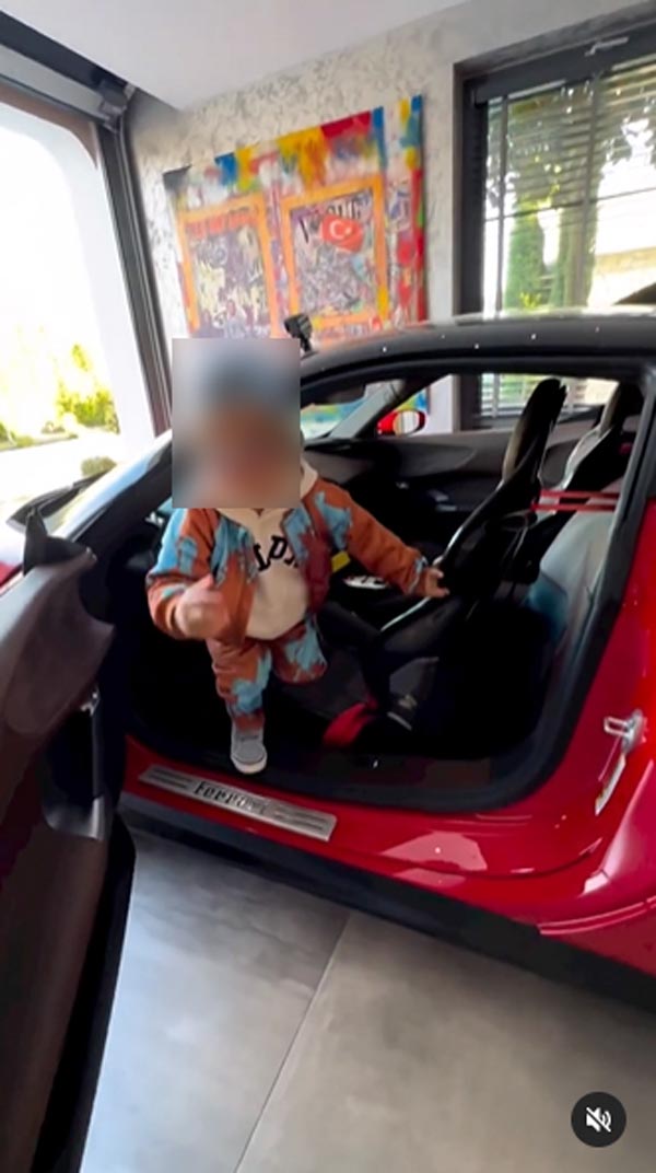 ลูกคนรวย ขับรถเฟอร์รารี่