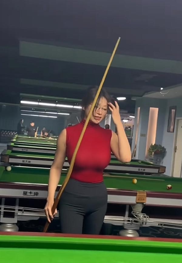 สาวเซ็กซี่ เล่นบิลเลียด