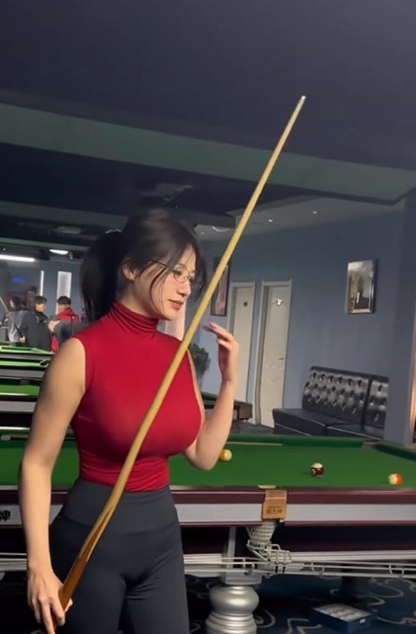 สาวเซ็กซี่ เล่นบิลเลียด