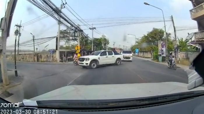 มอเตอร์ไซค์ตัดหน้า