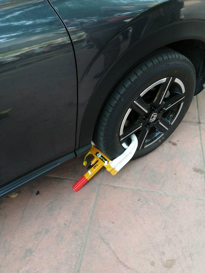 จอดที่ห้ามจอด ศูนย์สอบธรรมศาสตร์