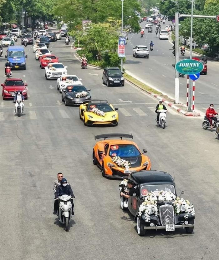 ขบวนรถหรูรับตัวเจ้าสาว