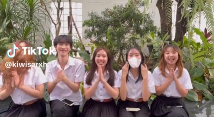 คลิปไวรัล ขอแม่เพื่อนไปเที่ยว