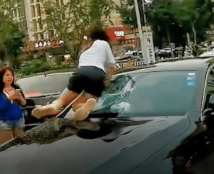 เมียหลวงจับเมียน้อย